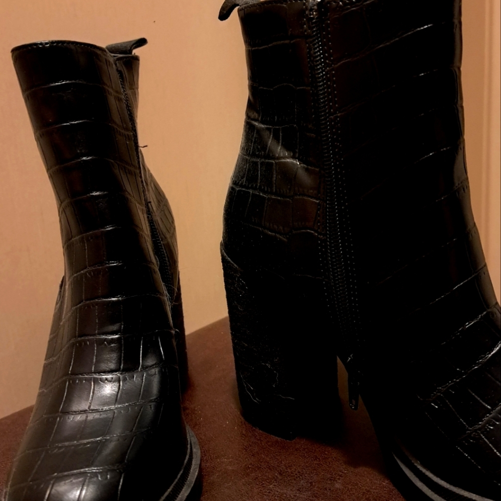 NWTO ShuShop Yetzali Ankle Boots in Black